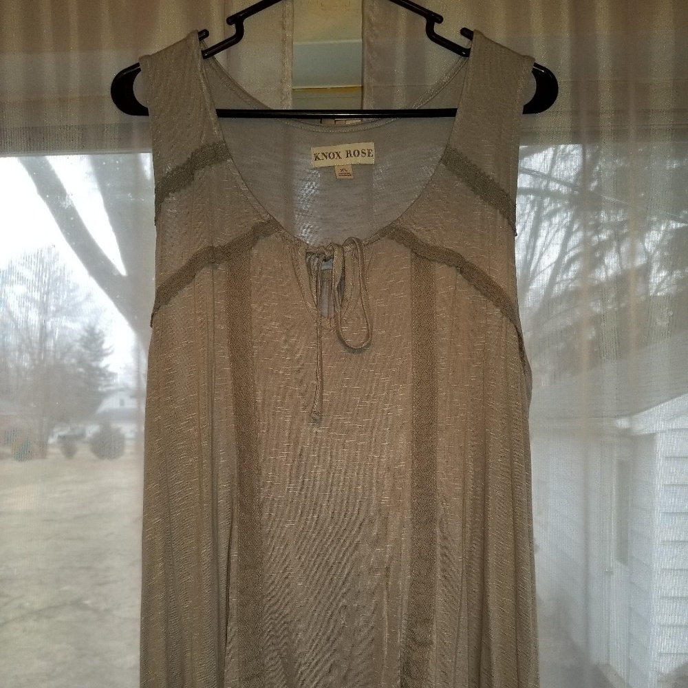 Gray tank w/ lace trim